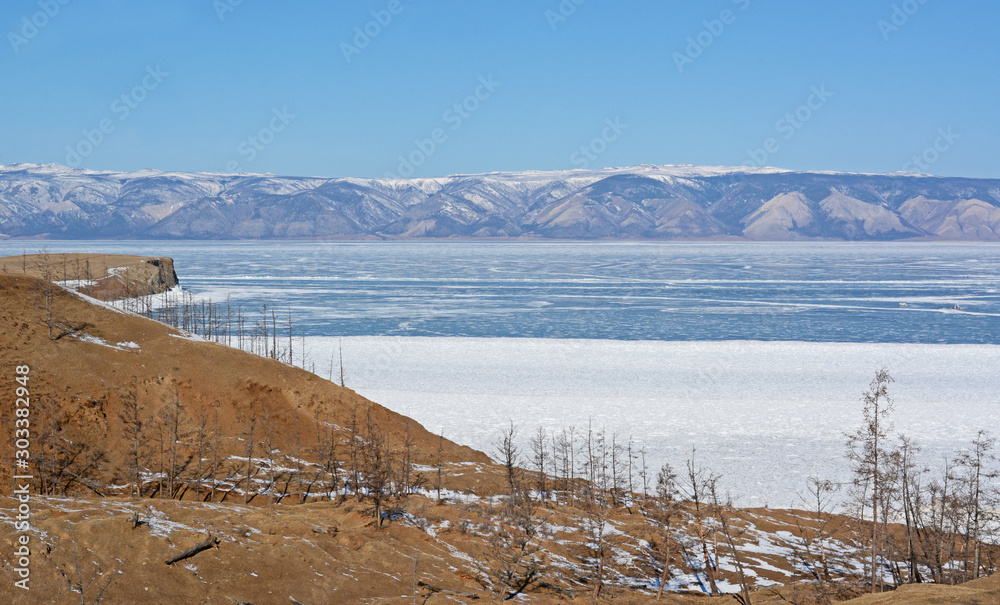 Φωτογραφία The coast of Olkhon Island on Lake Baikal in winter, Siberia, Russia