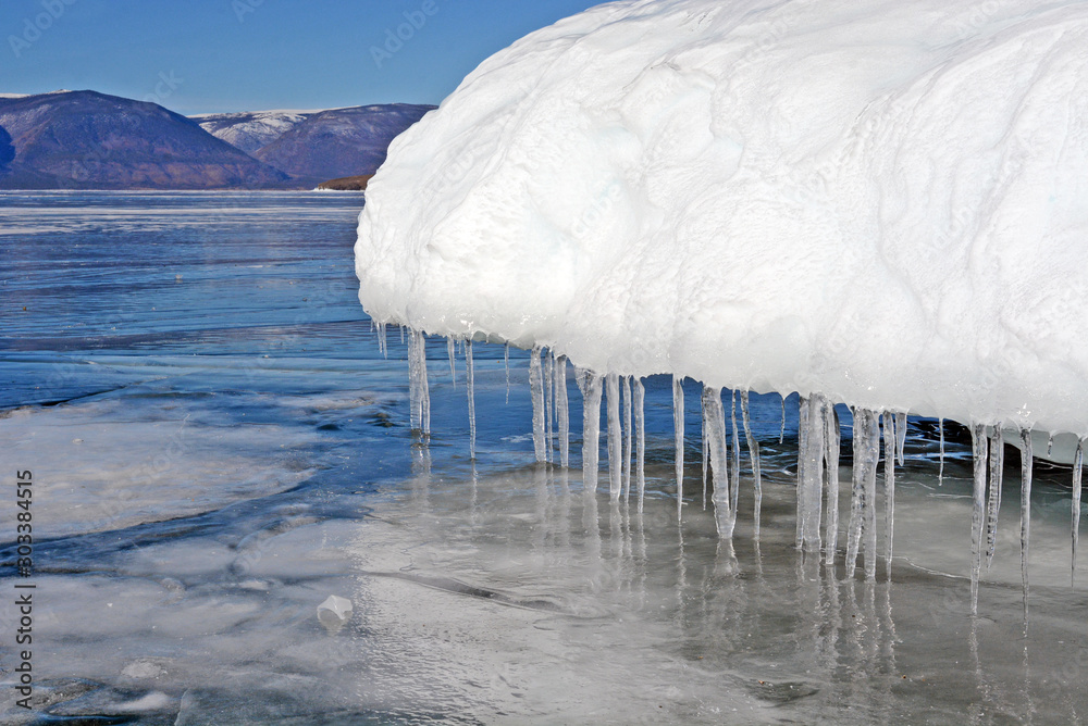 Φωτογραφία The coast of Olkhon Island on Lake Baikal in winter, Siberia, Russia