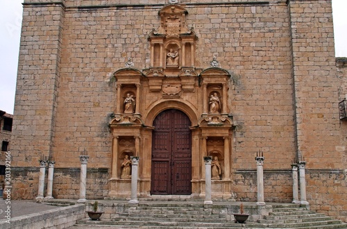 Puerta de la Iglesia Colegiata de Santa Ana © AngelLuis