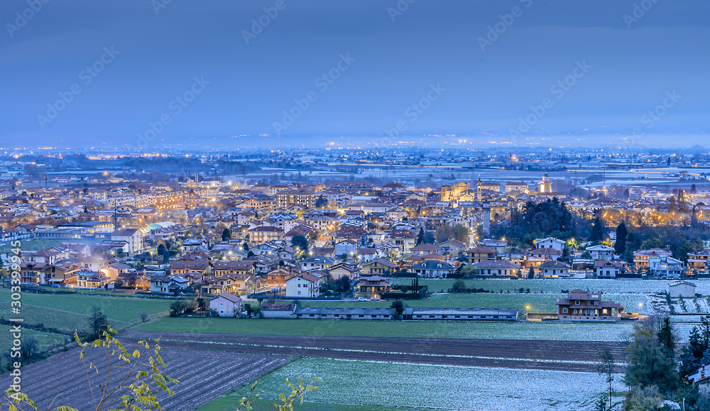 Obraz premium Busca, una città in provincia di Cuneo, nel sud del Piemonte