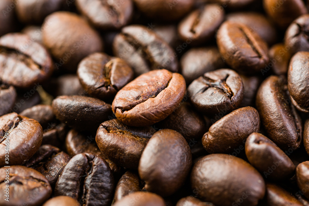 Naklejka premium Roasted coffee bean close up