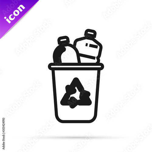 Black line Recycle bin with recycle symbol icon isolated on white background. Trash can icon. Garbage bin sign. Recycle basket sign. Vector Illustration