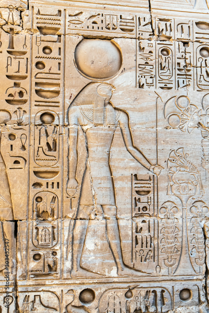 Φωτογραφία Depiction of Horus in the Temple of Konshu Karnak Egypt