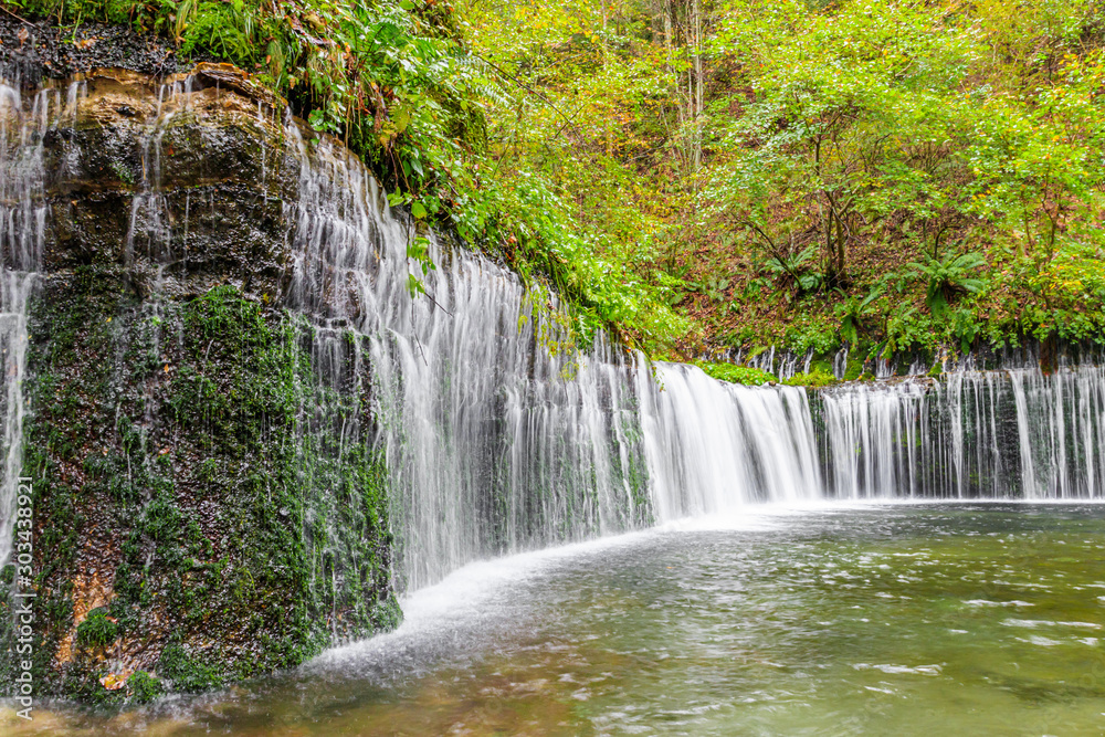 Fototapeta premium 白糸の滝 長野県軽井沢町 Shiraito waterfall Nagano Karuizawa town