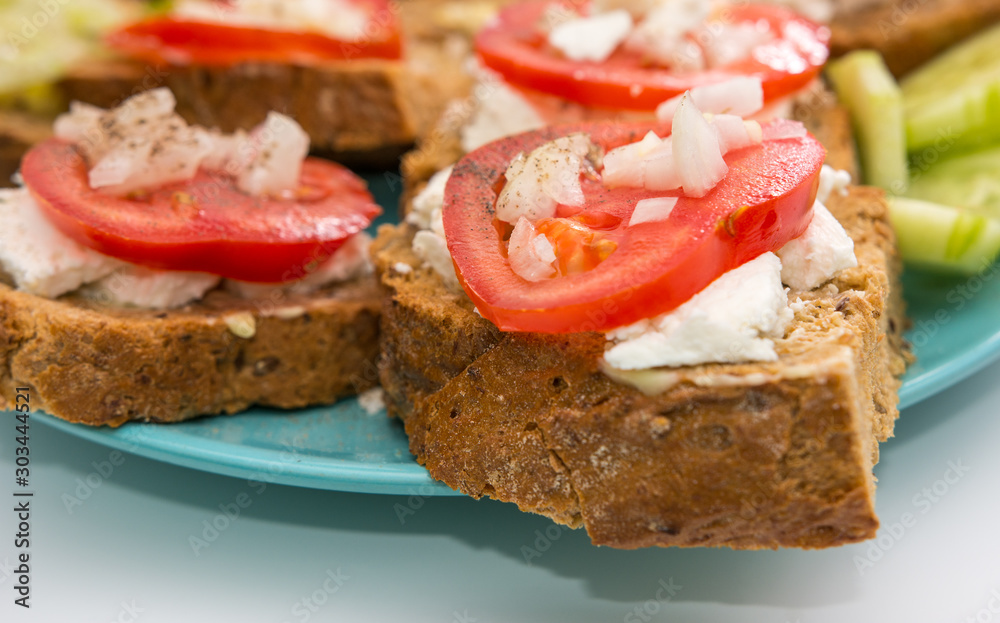  brown bread tomato sandwich  