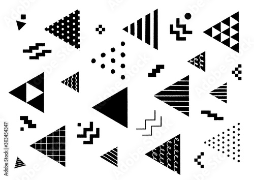 手描きの幾何学模様 三角形 黒