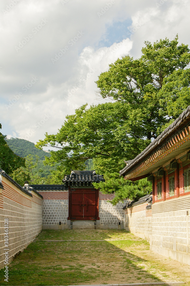 Traditional royal palace in Seoul, Korea