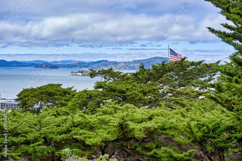 Obraz na płótnie San Francisco, CA, USA - May 15, 2018: urban landscape, municipal and commercial buildings, surrounding vegetation, exotic trees w salonie
