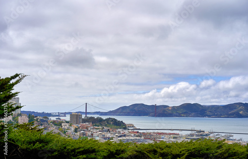Obraz na płótnie San Francisco, CA, USA - May 15, 2018: View of the San Francisco Bay from the observation deck of Columbus. Hilly terrain, cloudy, Golden Gate Bridge visible w salonie