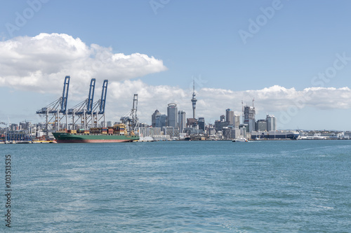 Hafen von Aucklandn mit dem Skytower auf der Nordinsel von Neuseeland © Dieter Meyer