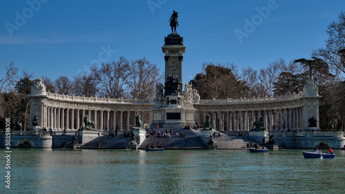 Foto scattata al monumento ad Alfonso XII all'interno del Parque del Retiro a Madrid.