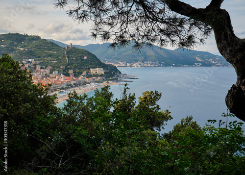 Foto scattata a Noli (SV) lungo il famoso sentiero del pellegrino che collega Noli con Varigotti.
