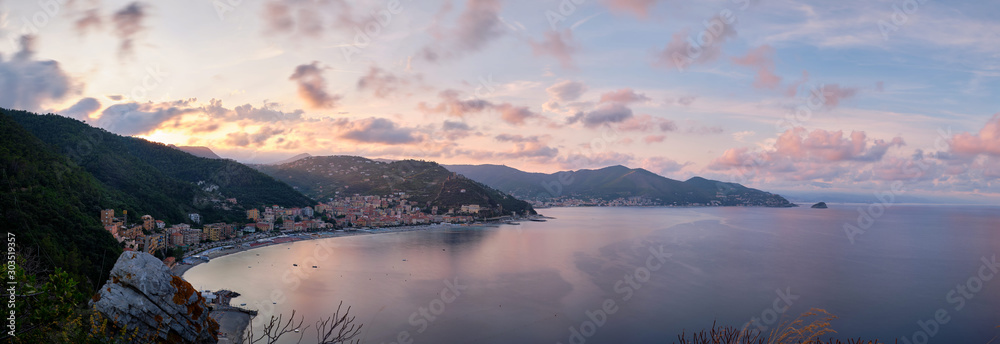 Wall Mural Foto scattata a Noli (SV) lungo il famoso sentiero del pellegrino che collega Noli con Varigotti