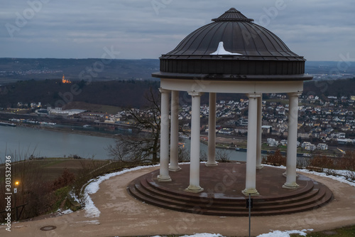 Der Niederwaldtempel bei Rüdesheim am Rhein/Deutschland im Winter am Abend photo