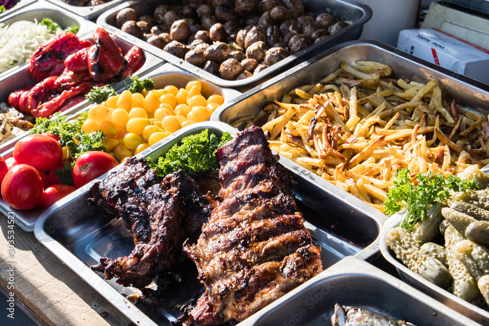 Φωτογραφία Outdoor Cuisine Culinary Buffet with healthy take away meal - grilled vegetables, fish and meat on the street food culinary market, festival, event