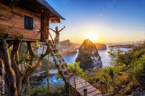 Photos Tourist woman standing on the tree house at Nusa Penida Island Bali, Indonesia