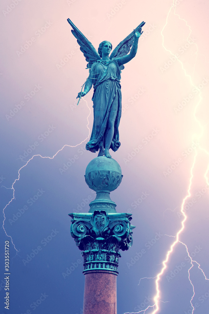 Foto Statue of ancient goddess Victoria (Nick) with palm branch in hand at Langelinie Park in Copenhagen, Denmark