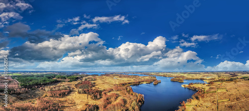 widok z lotu ptaka na jeziora mazurskie