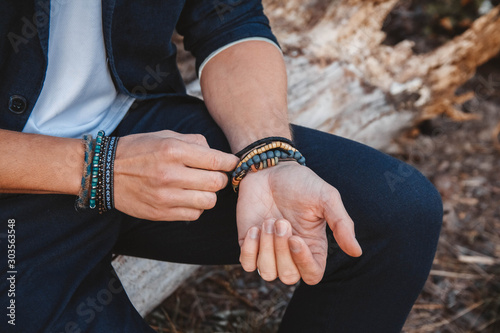 Fotografia Hands of man with bracelets on both hands