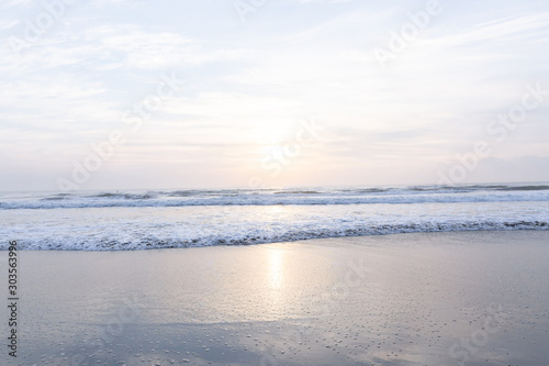 朝日の海 © 利亮 野江