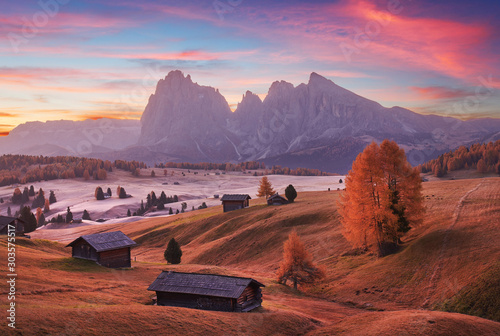 Valokuva Alpe di Siusi valley in Italian dolomites