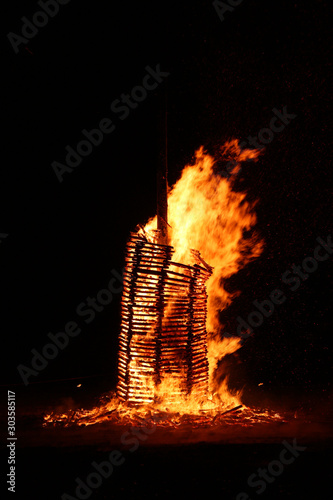 Konstfotografi Funkenfeuer in den Alpen (Österreich, Vorarlberg, Montafon,)