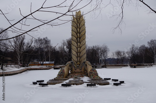 Photography Golden Ear fountain at VDNKh in Moscow in snow