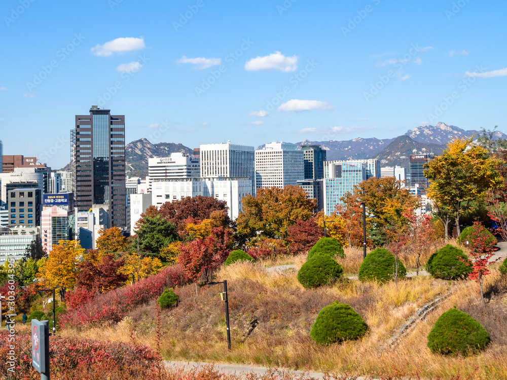 Obraz premium Namsan Park and view of modern district in Seoul