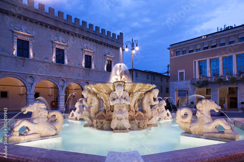 Fontana Piazza del Popolo a Pesaro