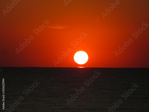 Fototapeta Naklejka Na Ścianę i Meble -  Sunrise over the sea