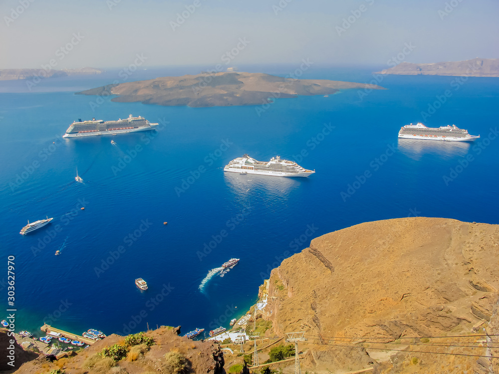 Obraz premium Cruise ships outside Oia Santorini Greece