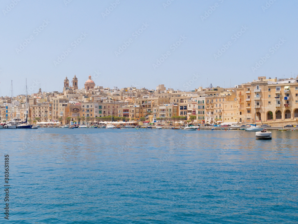 Beautiful port and old town of Isla. Malta