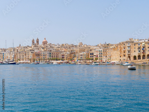 Beautiful port and old town of Isla. Malta