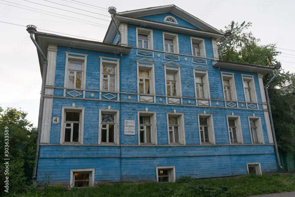 Two-storey wooden house in Vologda