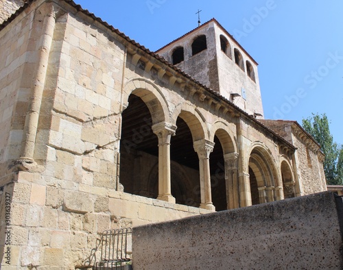 Atrio Iglesia San Mart  n Segovia  Rom  nico