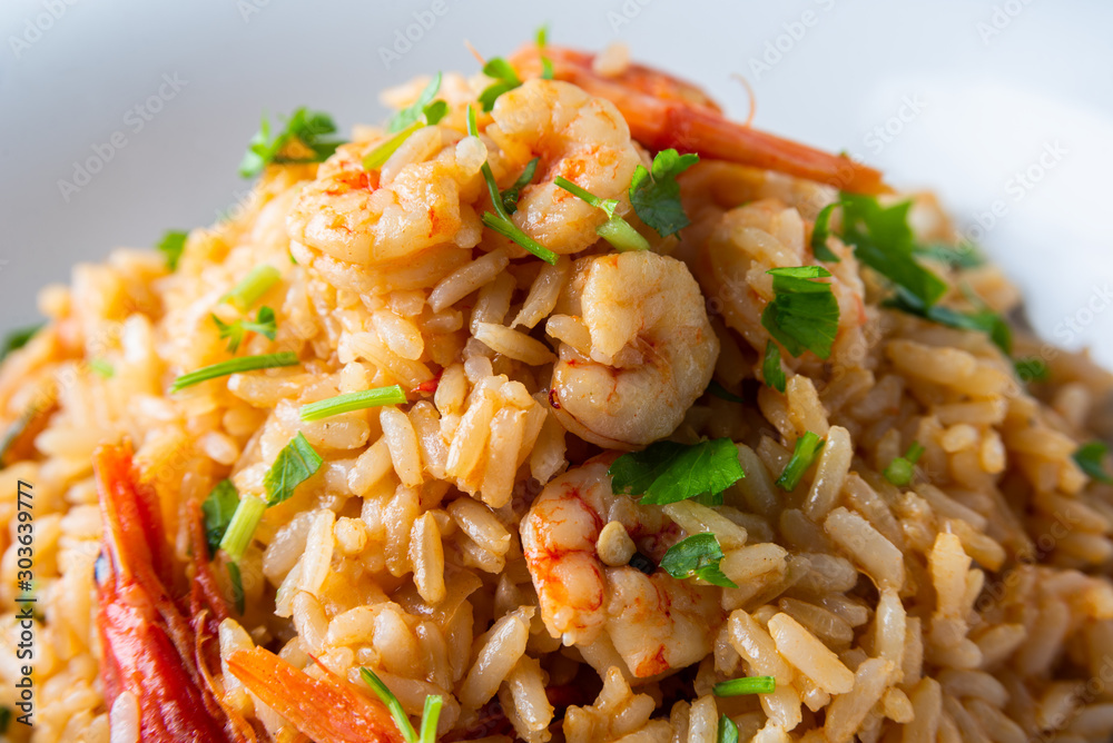 Risotto con gamberetti e prezzemolo, cucina mediterranea 