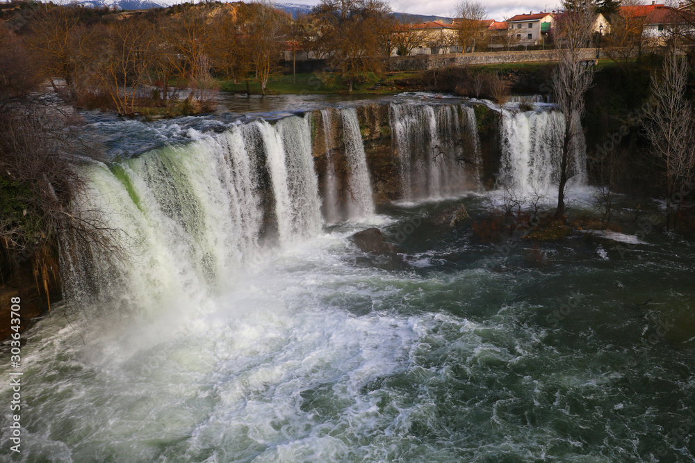 Obraz premium waterfall in the forest