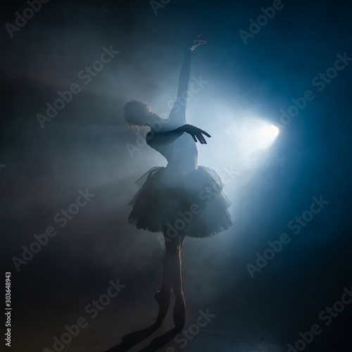 Obraz na płótnie Young beautiful ballerina on smoke stage dancing modern ballet