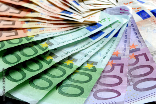 soldi euro banconote varie da 500, 200, 100,50 - denaro e ricchezza  photo