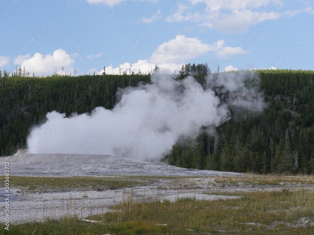 Steam and water pressure show at the Old Faithful geyser at Yellowstone National Park, Wyoming.