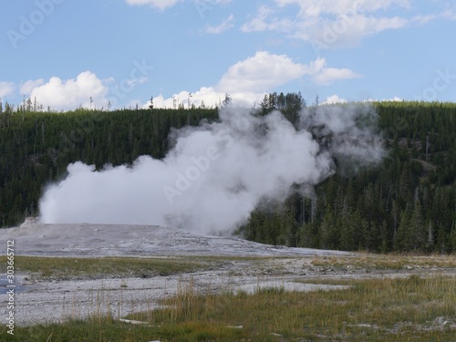 Steam and water pressure show at the Old Faithful geyser at Yellowstone National Park, Wyoming. © raksyBH