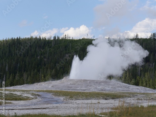 Принти на полотні Steam and water pressure starts to go down after a showoff eruption of the Old Faithful geyser at Yellowstone National Park, Wyoming