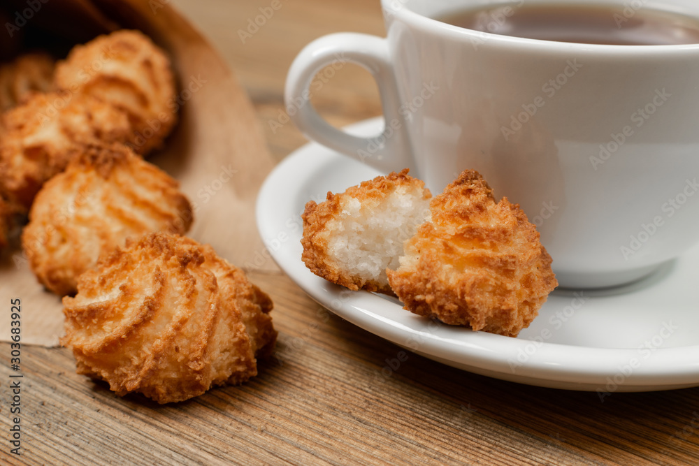 Natural baked coconut cookies or cocoanut macaroons with coco chips Natural baked coconut cookies or cocoanut macaroons with coco chips