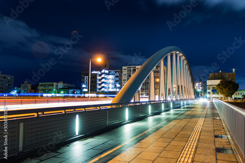 A bridge crossing the Sai sea on the Ishikawa street at night in Kanazawa, Japan. © Ruben