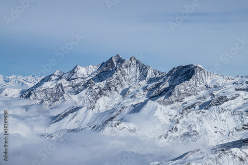 Alps in winter © MOZCO Mat Szymański