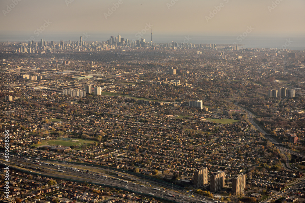 Ταπετσαρία Highway 401 and 400 Black Creek Drive with downtown Toronto city skyline on Lake