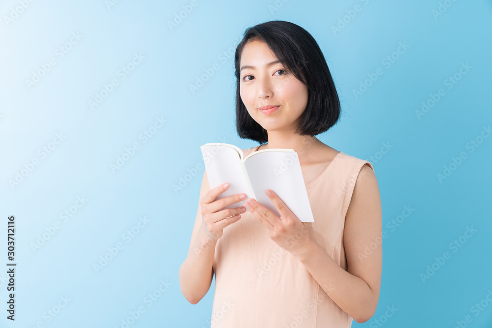 本を読む女性 本を読む女性