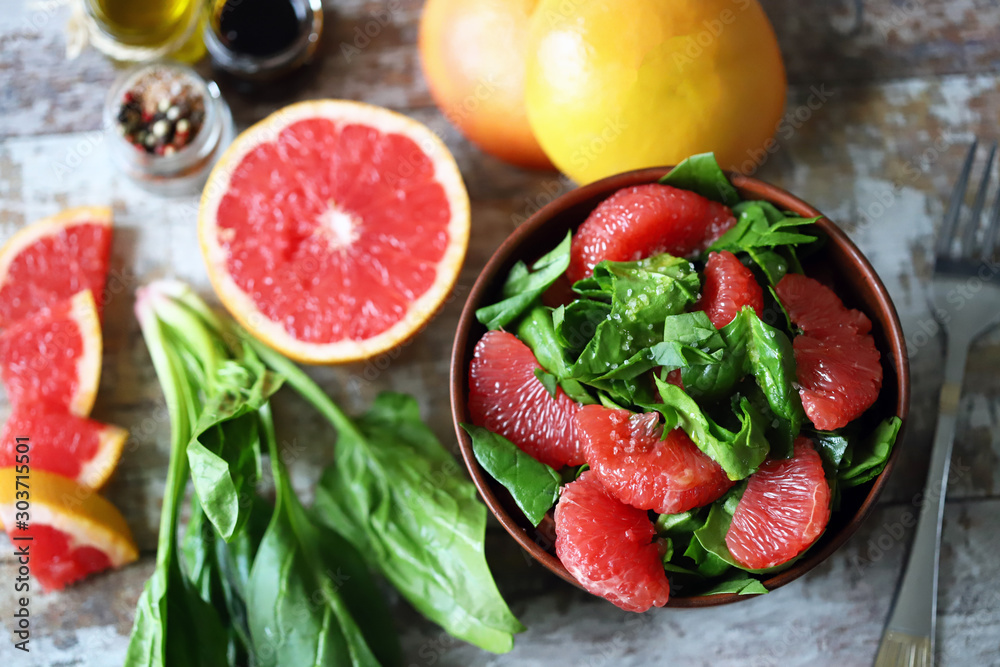 Fresh juicy salad with spinach and grapefruit. Bright vegan salad. Grapefruit Salad. Refreshing detox salad. Keto diet. Selective focus. Macro. Fresh juicy salad with spinach and grapefruit. Bright vegan salad. Grapefruit Salad. Refreshing detox salad. Keto diet. Selective focus. Macro.