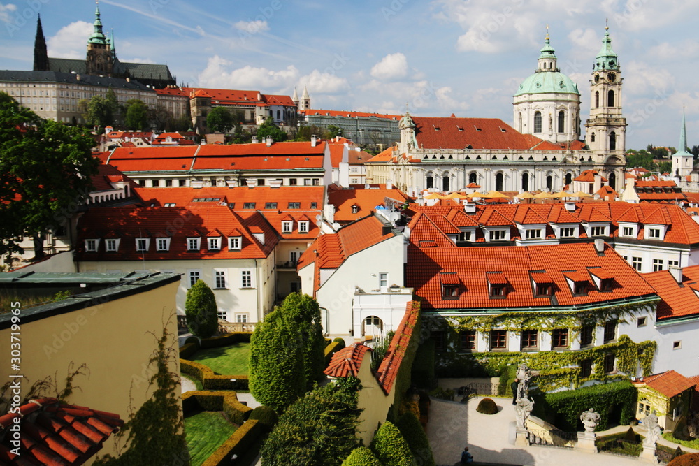 チェコ　プラハ歴史地区市街の景色　プラハ城
