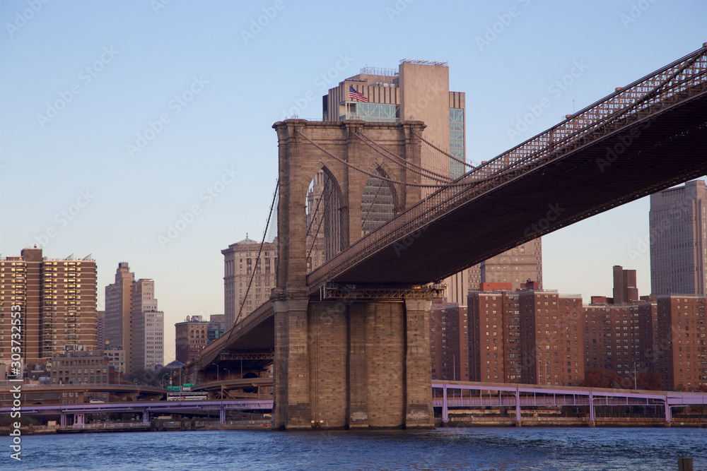 Obraz premium Brooklyn Bridge am Morgen